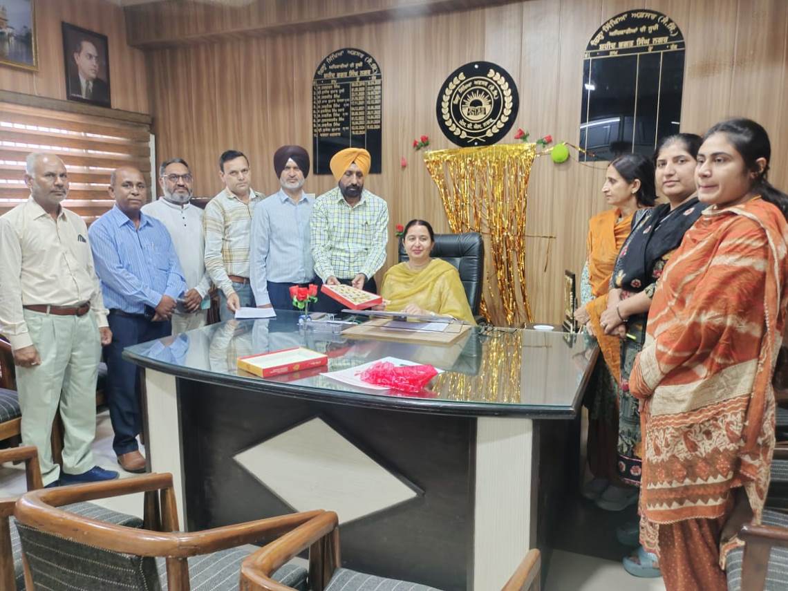 रविंदर कौर ने जिला शिक्षा अधिकारी (एसईसी) का अतिरिक्त कार्यभार संभाला।